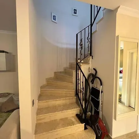 Alacati Carsida, Oezel Havuzlu 4 Odali * Çeşme