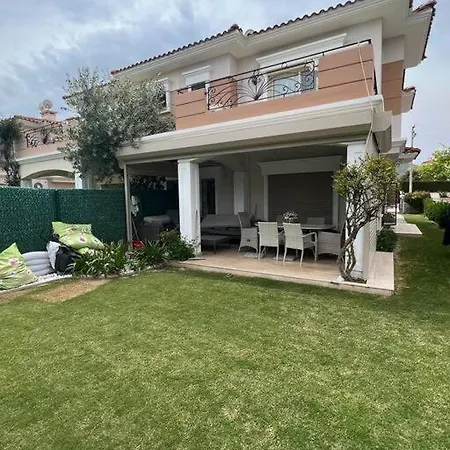 בית נופש Alacati Carsida, Oezel Havuzlu 4 Odali Çeşme