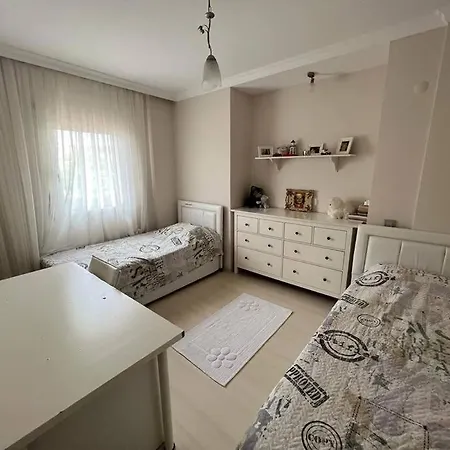 Alacati Carsida, Oezel Havuzlu 4 Odali * Çeşme